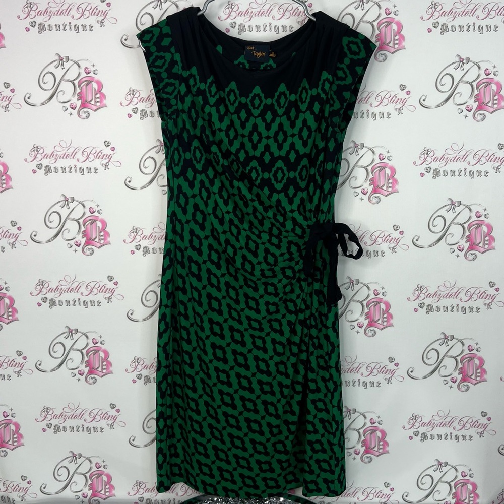 Just Taylor dress geometric tie up dress Green and Black Geometric Midi Dress